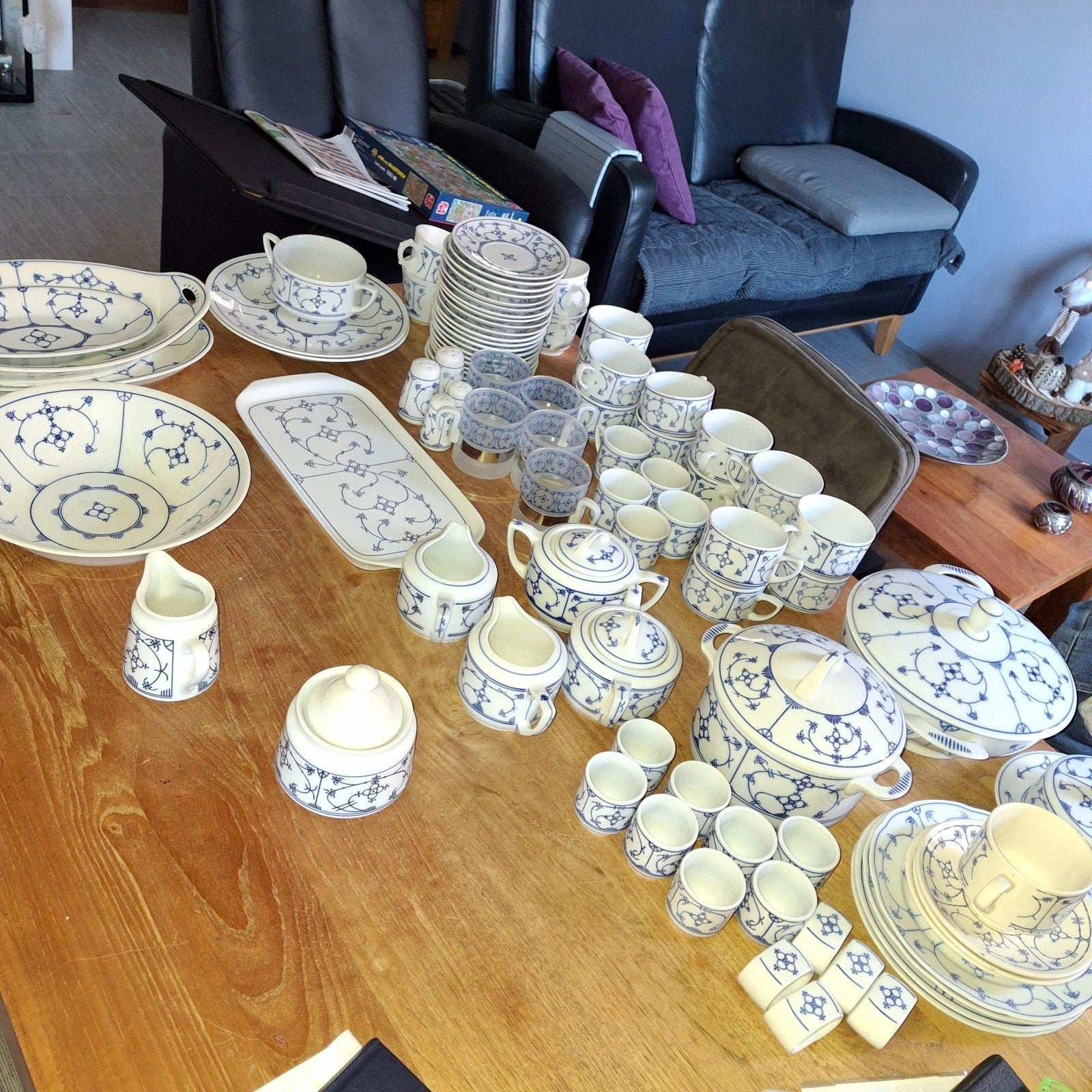 lot servies Jager bleu saks., Ophalen, Zo goed als nieuw, Aardewerk, Compleet servies