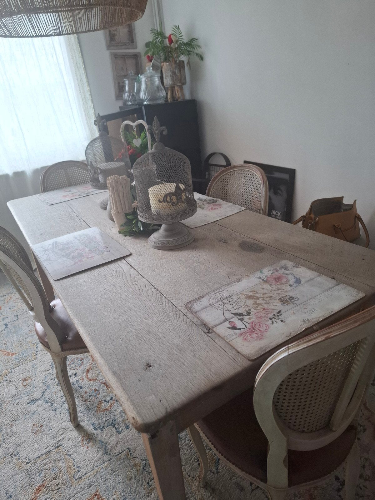 Ancienne table de ferme, Enlèvement