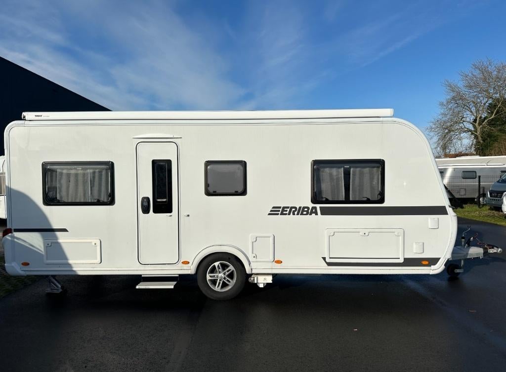 Lits longs Eriba Hymer Nova (535 longueurs), Jusqu'à 4, Entreprise, Poêle, Eriba