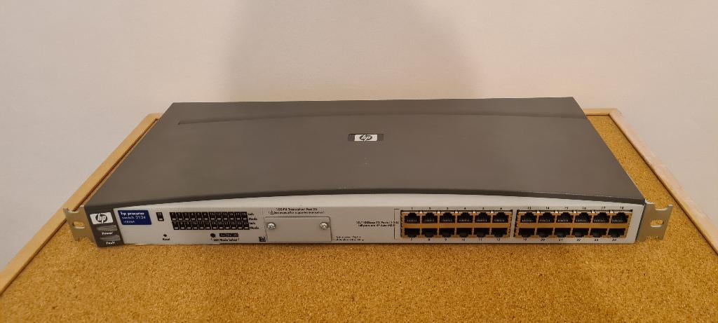 HP Switch - 24 poorten, Computers en Software, Netwerk switches, Ophalen, Refurbished