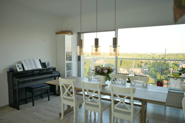 Set: eettafel van natuurlijk hout met zes houten stoelen, Huis en Inrichting, Ophalen, 200 cm of meer, Zo goed als nieuw, Vijf personen of meer