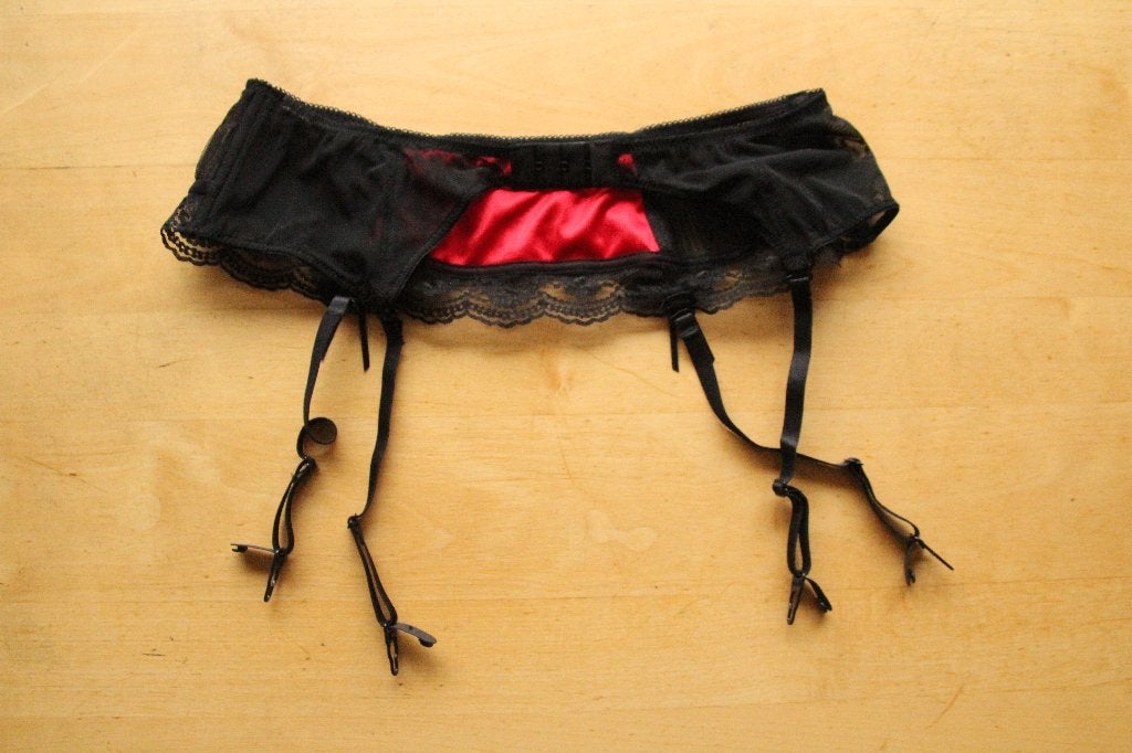 Porte-jarretelles noir et rouge NEUF, jamais porté, Enlèvement ou Envoi, Noir, Autres types