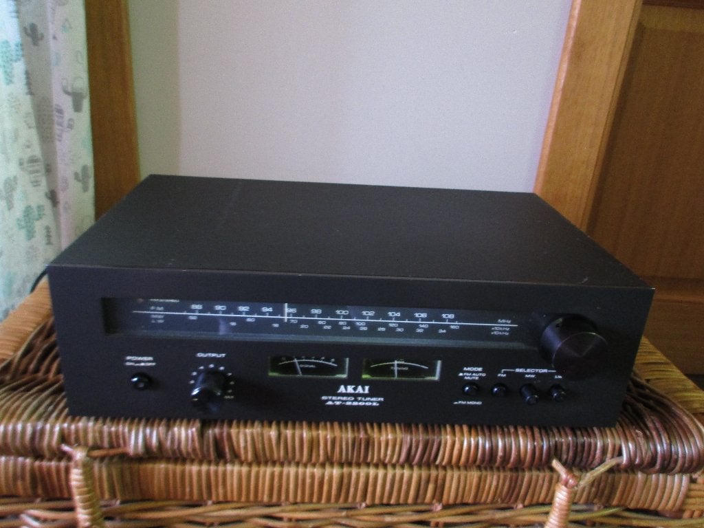 Tuner AKAI AT-2200L JAPAN, Audio, Tv en Foto, Tuners, Ophalen of Verzenden