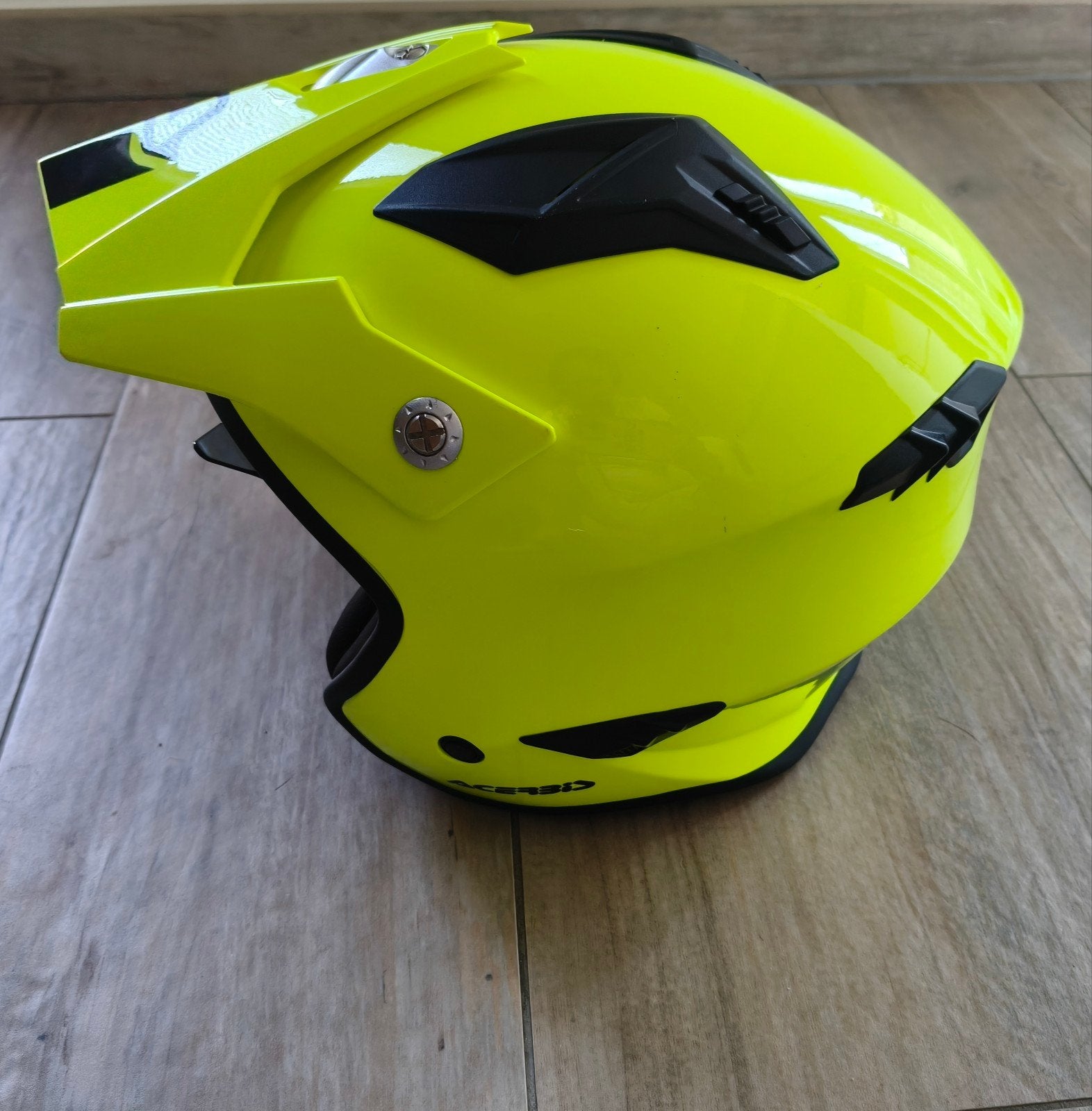 fluo helm, Motoren, Ophalen