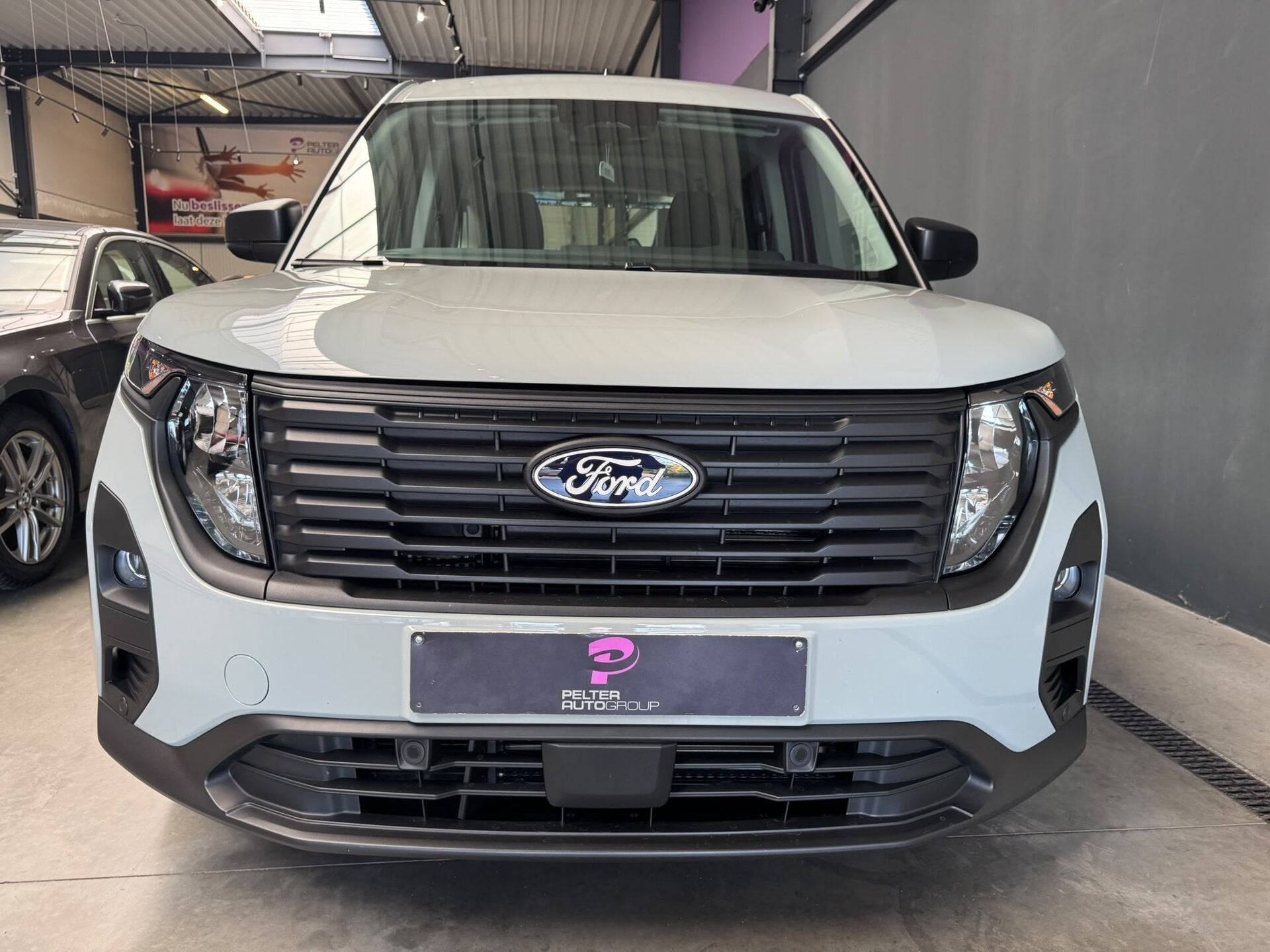 Ford Tourneo Courier 1.0 EcoBoost Automaat CarPlay 3.400km!, Autos, Ford, 0 kg, Argent ou Gris, Achat, Euro 6