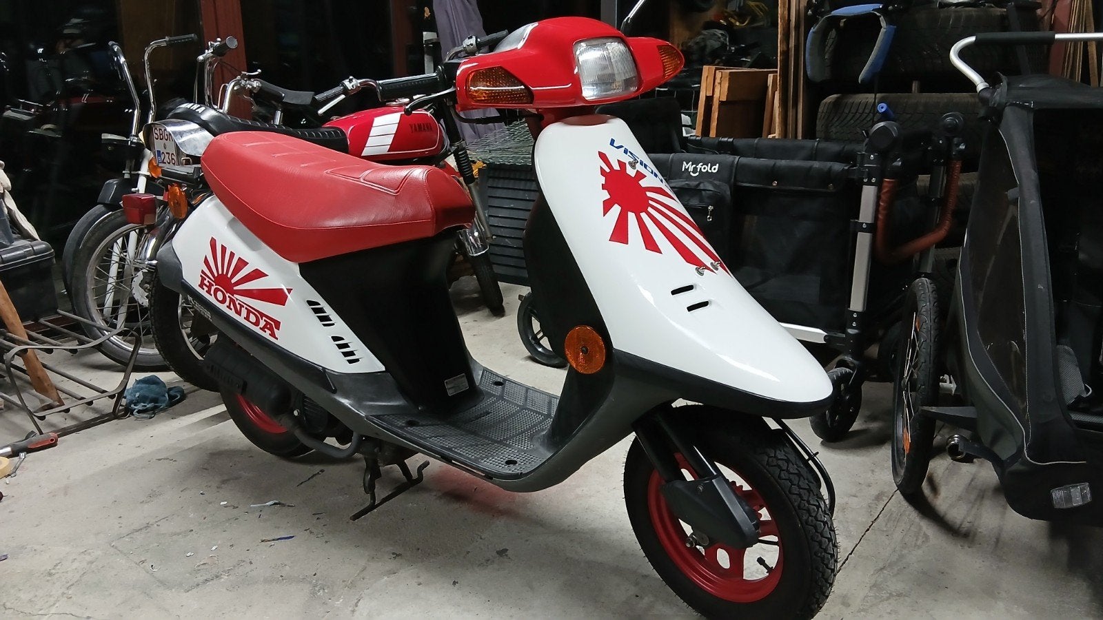 honda vision met-in, Fietsen en Brommers, Ophalen, Honda, 49 cc, Benzine