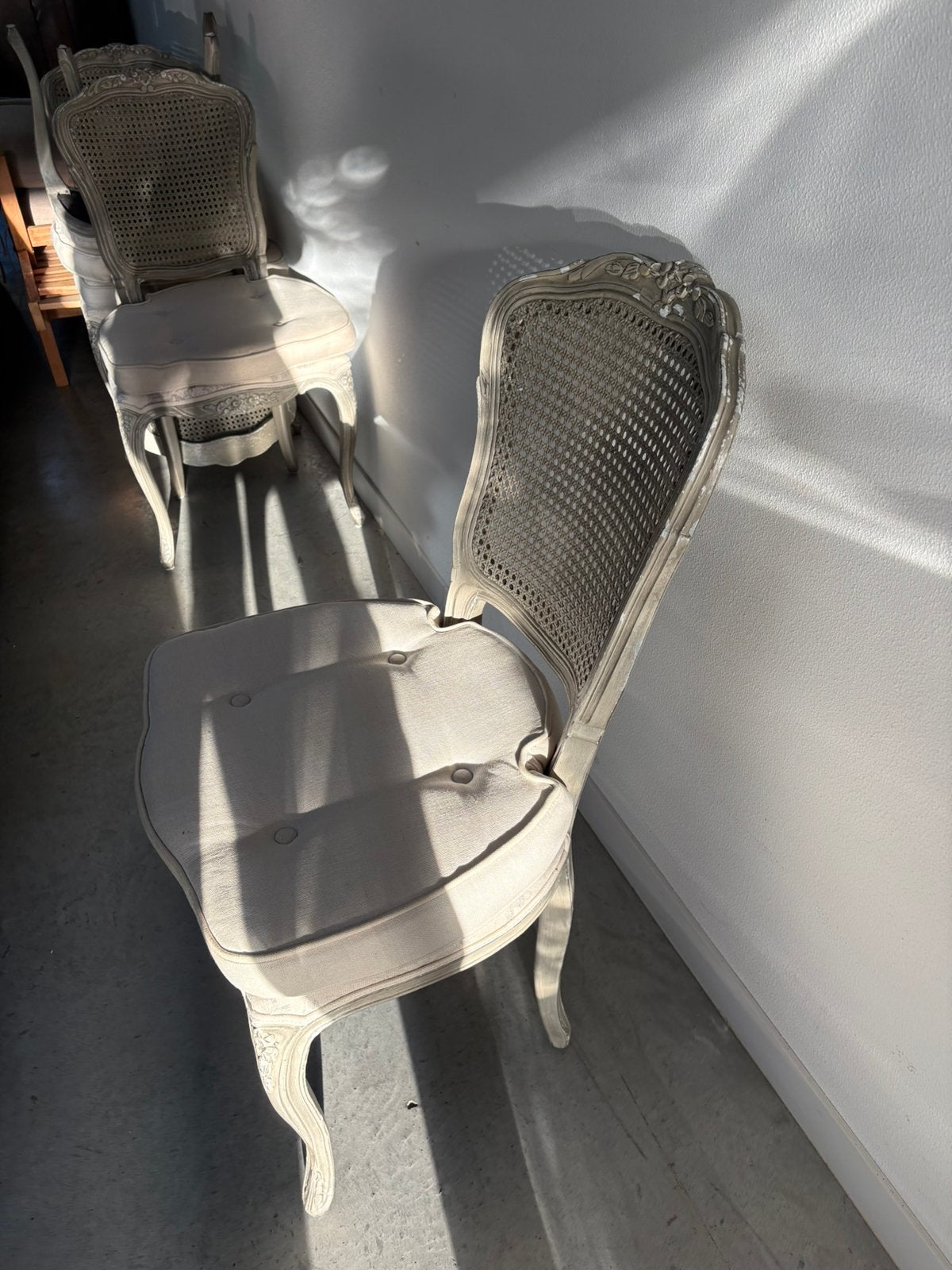 Gratis stoelen, Ophalen