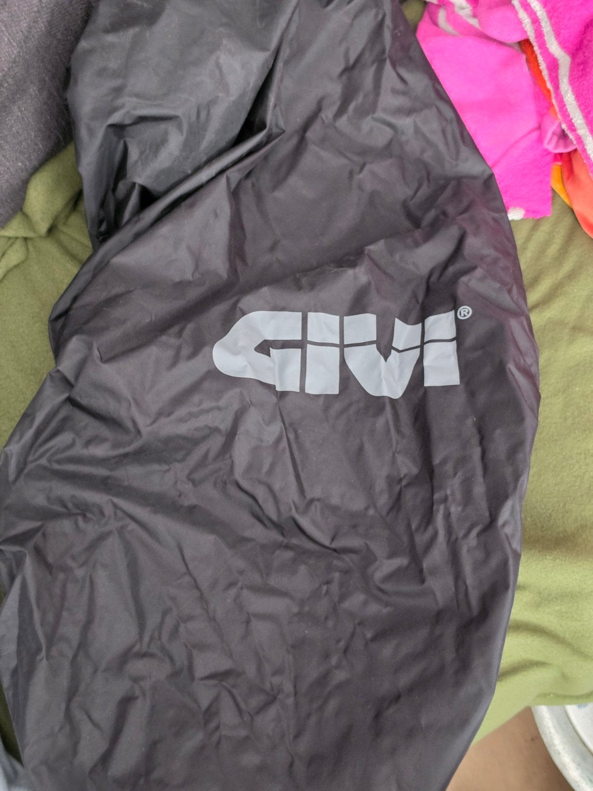waterbestendige GIVI S210 zadelhoes van zwart nylon met het, Ophalen