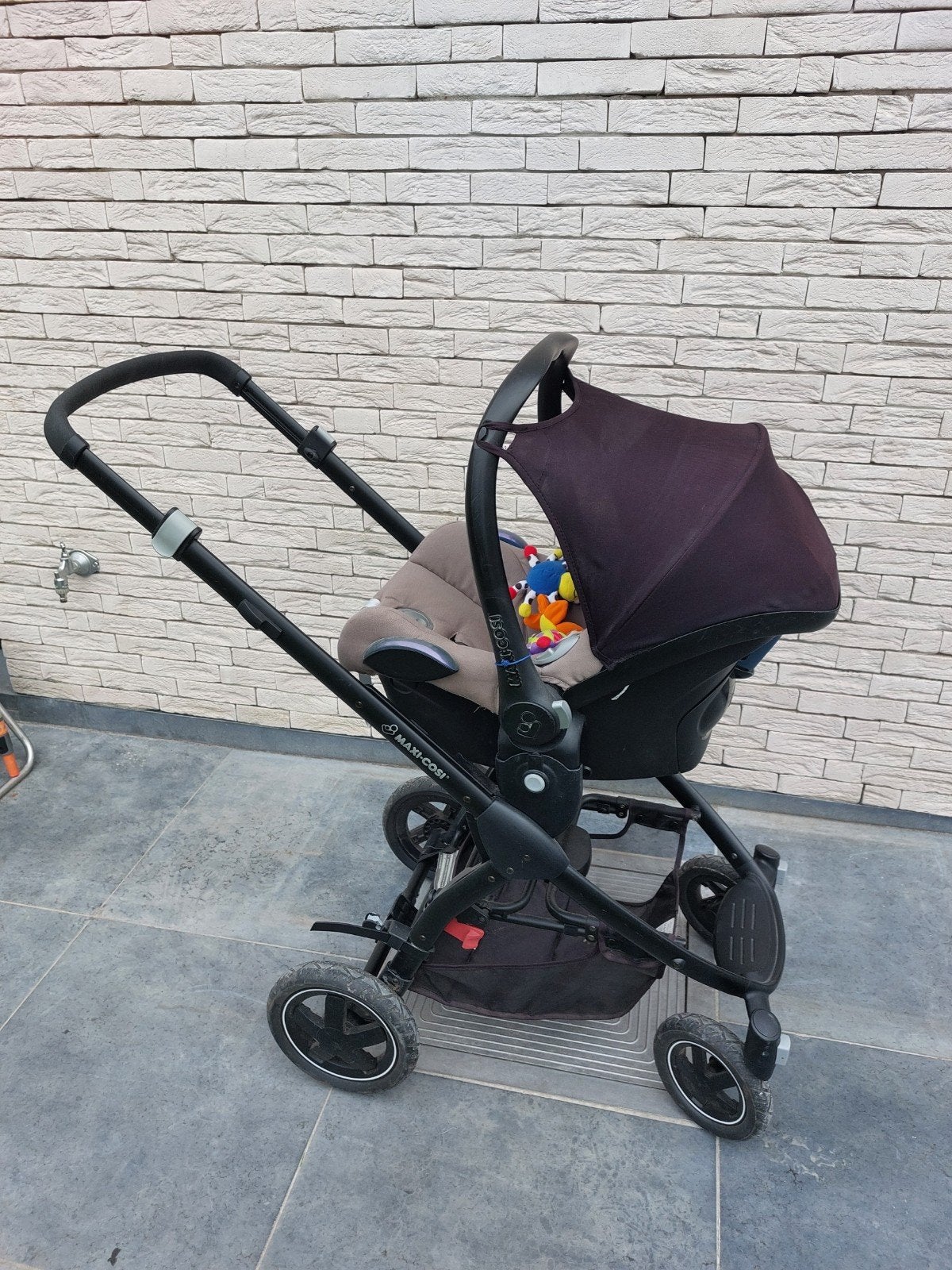 Calèche pour enfants avec maxicosi et passerelle, Enlèvement