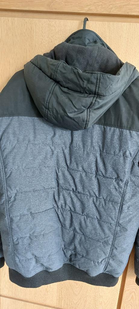 Donkergrijze winterjas (Mt S), Kleding | Heren, Ophalen of Verzenden, Zo goed als nieuw, Jbc, Grijs