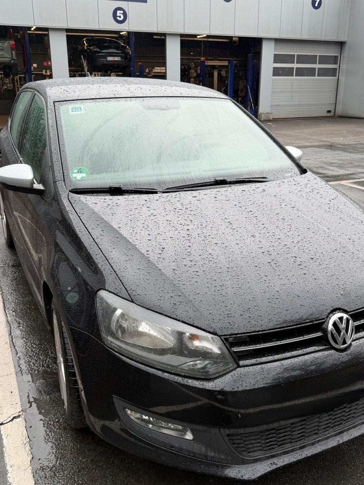 Polo VW Black edition - 2013, Auto's, Dealer onderhouden, Stof, Zwart, Zwart