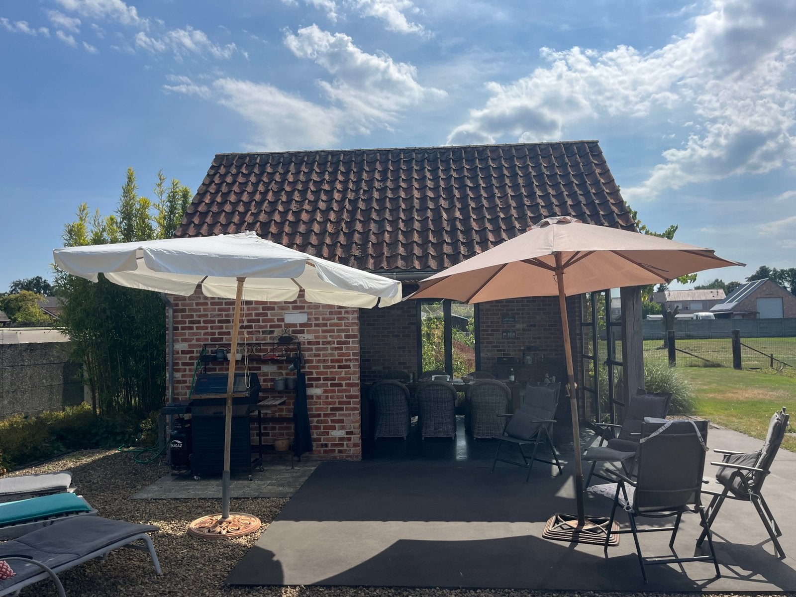Parasol en voet, 2 stuks, Tuin en Terras, Ophalen, Gebruikt, 2 tot 3 meter, Stokparasol