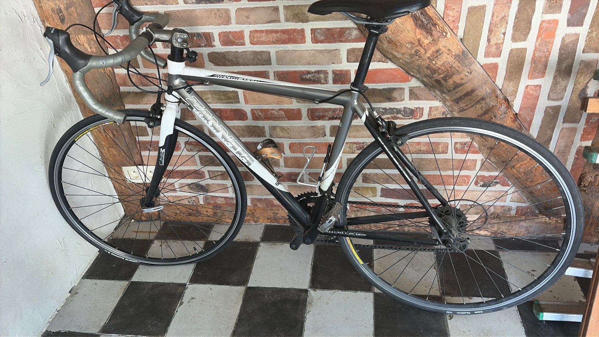 Koersfiets, Fietsen en Brommers, Ophalen, Zo goed als nieuw