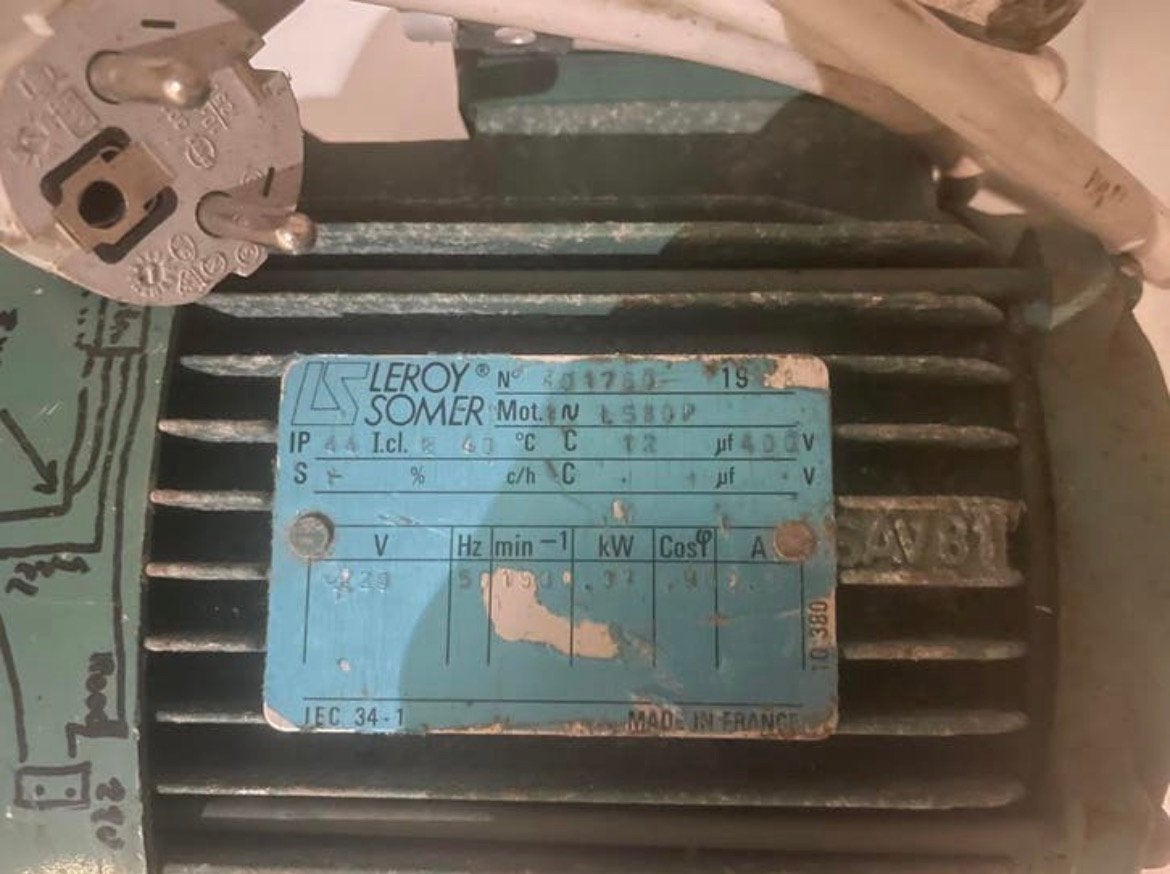 Motor 220 v werkend, Ophalen, Zo goed als nieuw