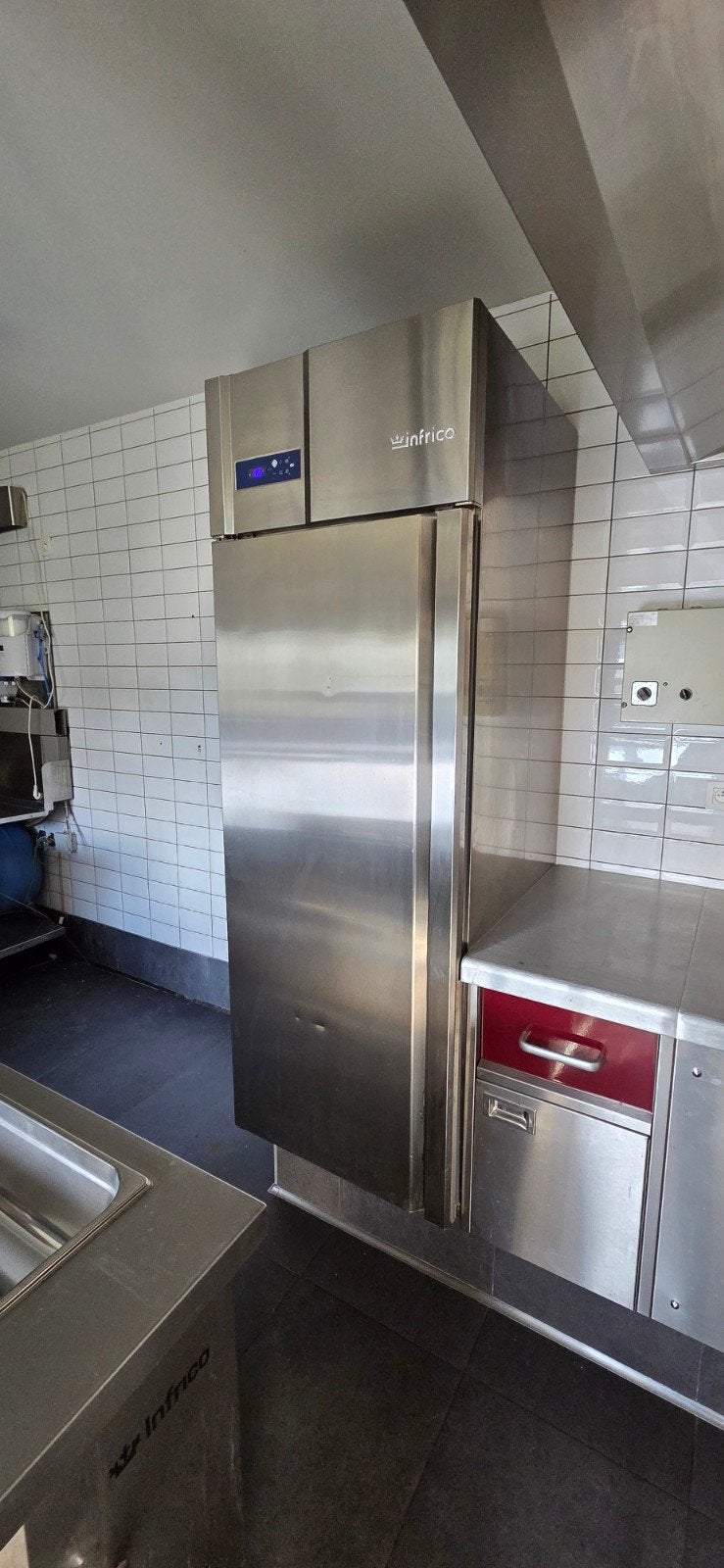 Frigo inox, Enlèvement