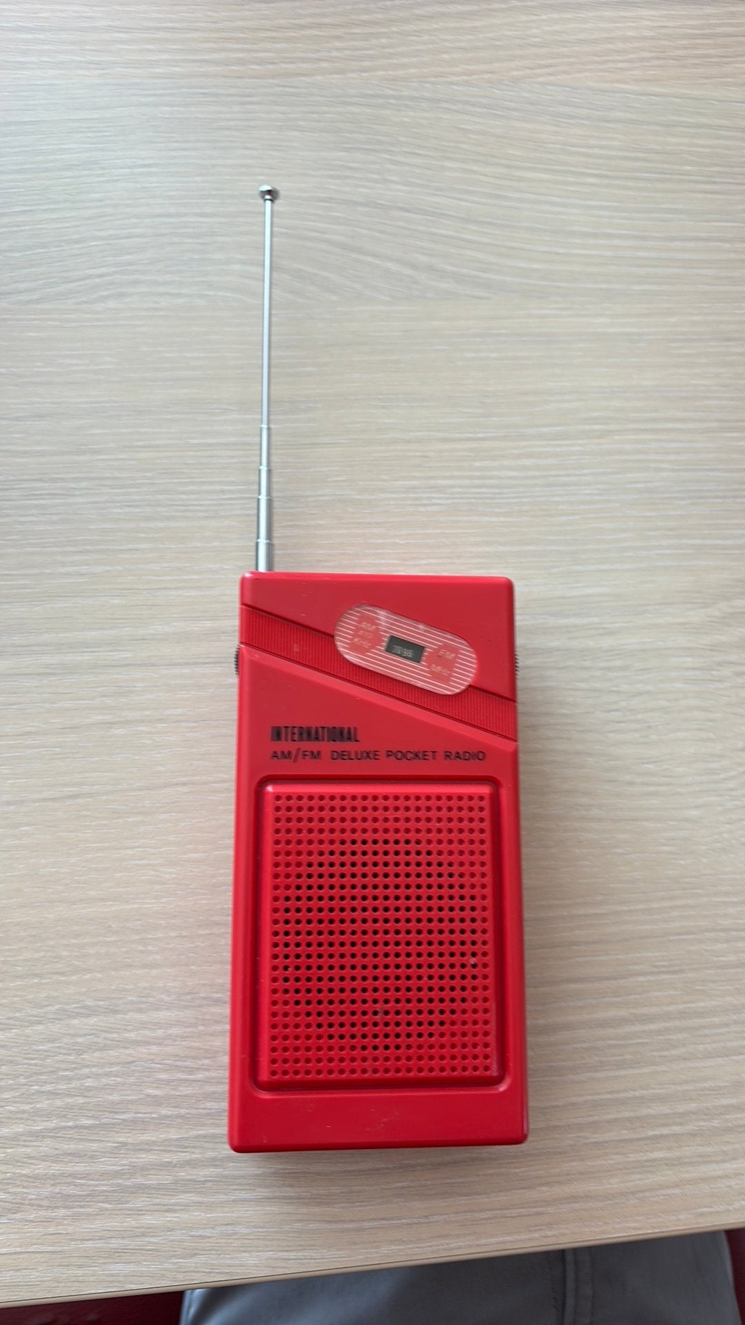 Pocket radio , AM/FM Deluxe , werkt op batterijen ., Enlèvement, Comme neuf, Radio