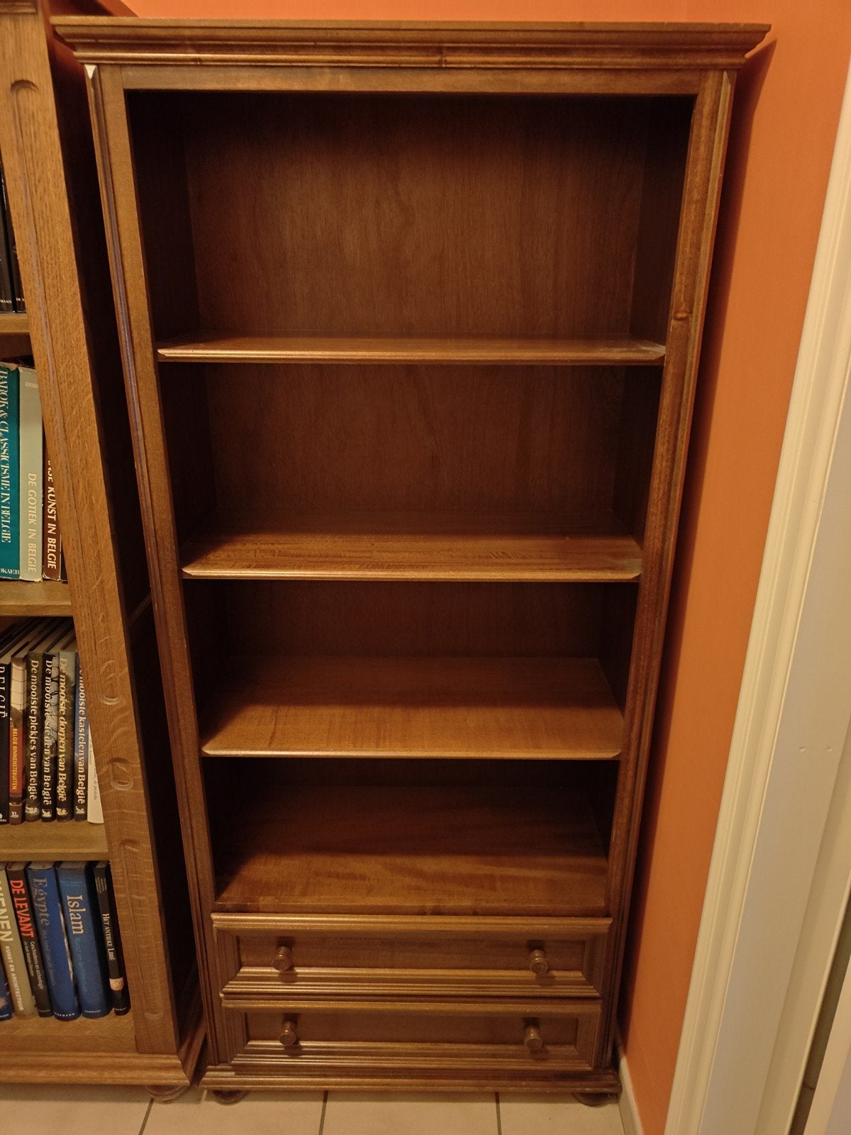 Kleine houten boekenkast met 2 laden, Ophalen, Klassiek, 50 tot 100 cm, Zo goed als nieuw