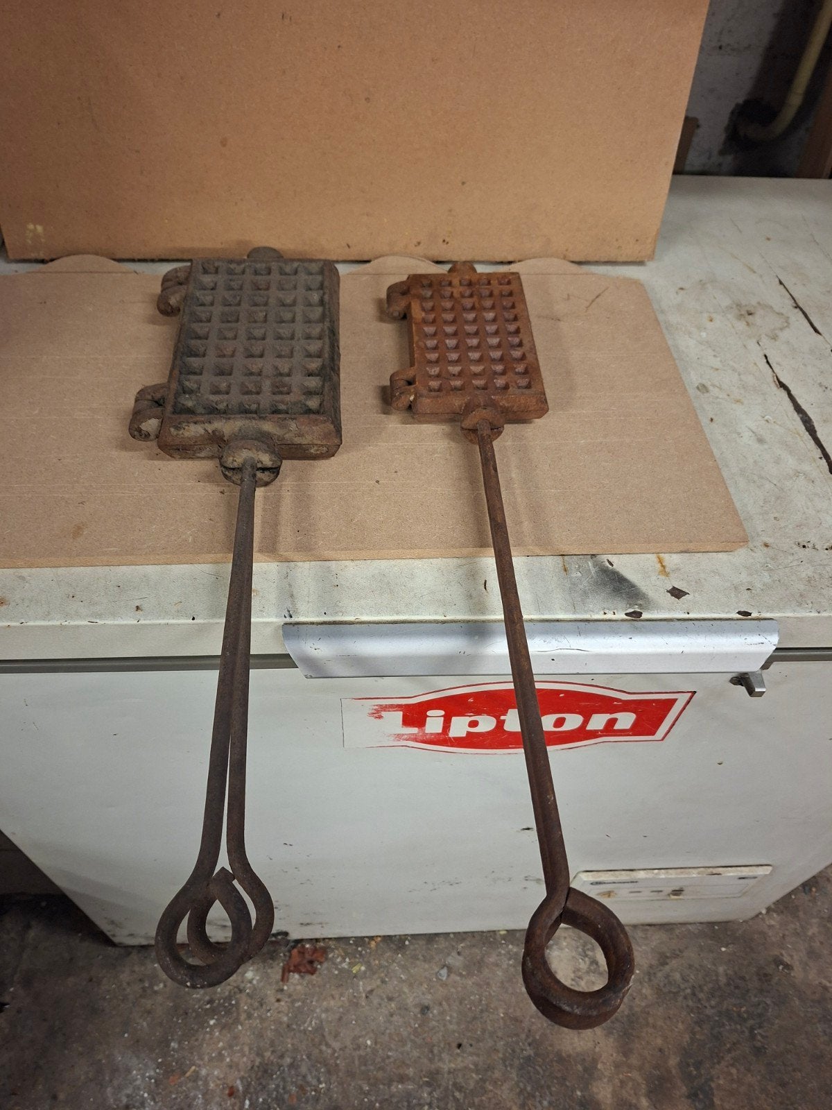 deux anciens gauffriers, Electroménager, Enlèvement, Utilisé