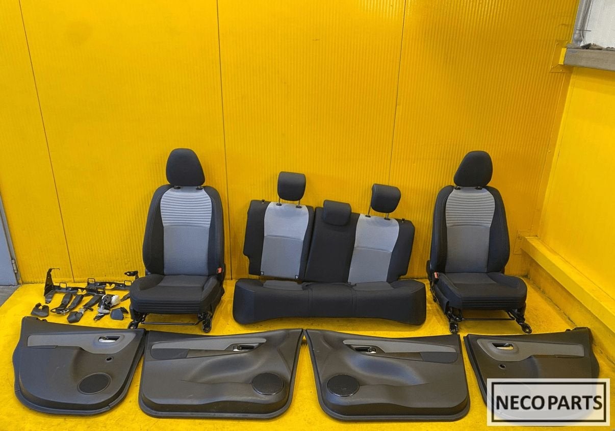 TOYOTA YARIS III INTERIEUR SET STOELEN ALLES LEVERBAAR!!!, -, Toyota, Utilisé, -