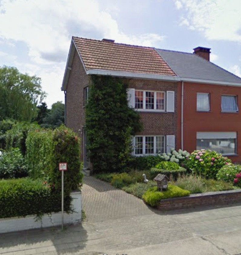 Halfopen, instapklare woning met tuin, oprit, garage, Provincie Vlaams-Brabant, 500 tot 1000 m²