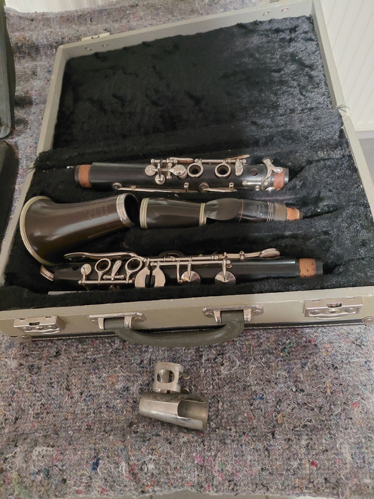 3 stuks oude klarinet, Enlèvement, Avec valise