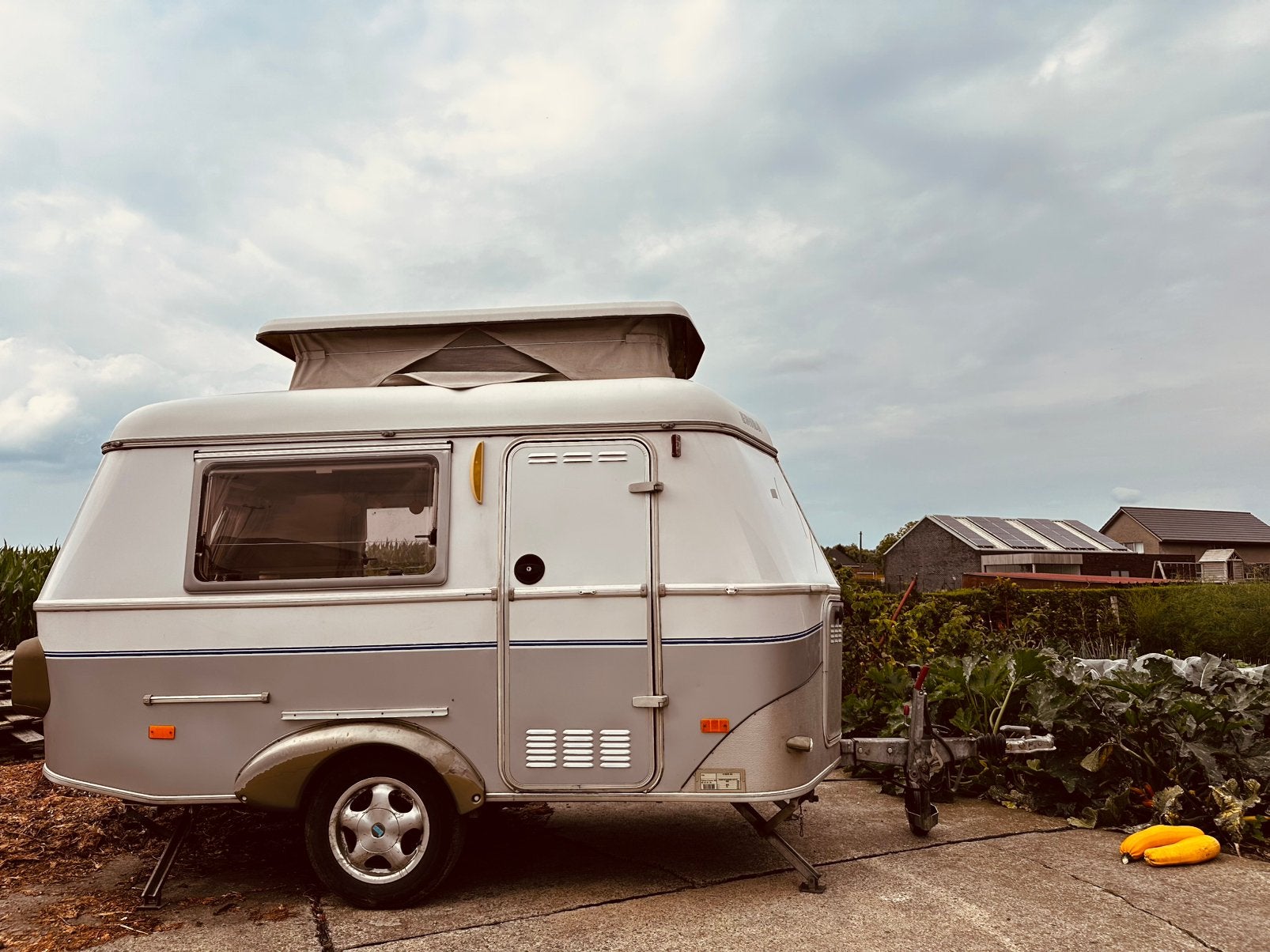 Caravane Eriba Touring Puck GT 120 < 750 kg. Bien rangé !, Caravanes & Camping, Jusqu'à 4 m, Particulier, Siège standard, Fenêtres ouvrantes