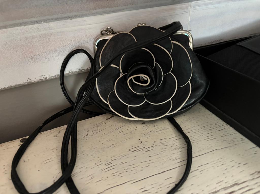 TE KOOP HEEL KLEIN HANDTASJE BLOEMBORM, Ophalen, Zo goed als nieuw