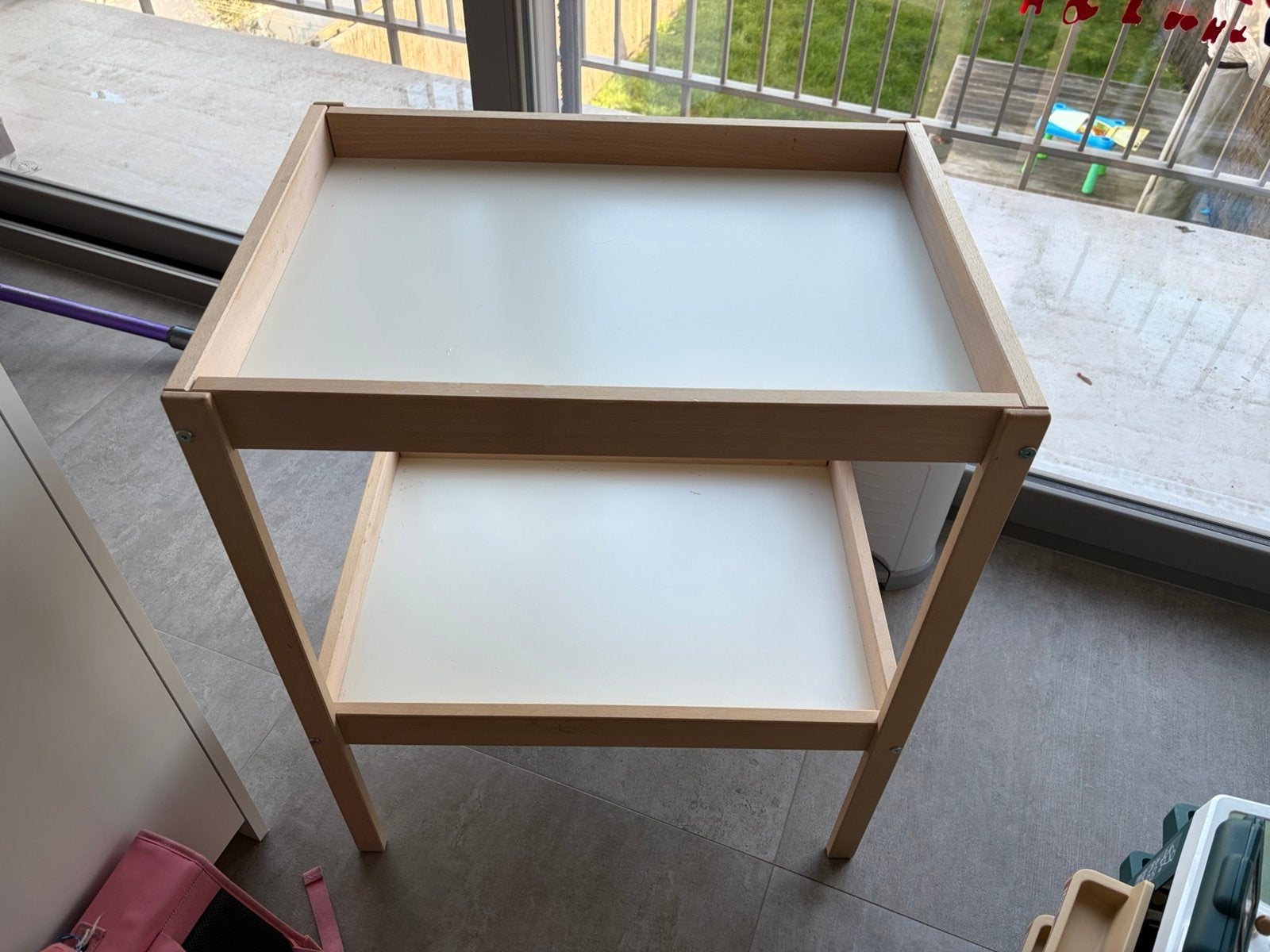 table de rafraîchissement ikea avec fournitures, état neuf, Enfants & Bébés, Enlèvement, Comme neuf