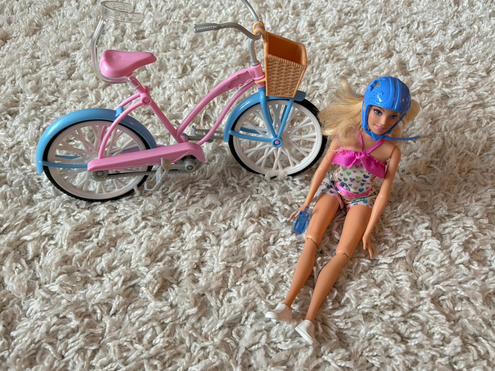 BARBIE - Barbie met fiets en drinkbus, Ophalen of Verzenden, Zo goed als nieuw, Barbie