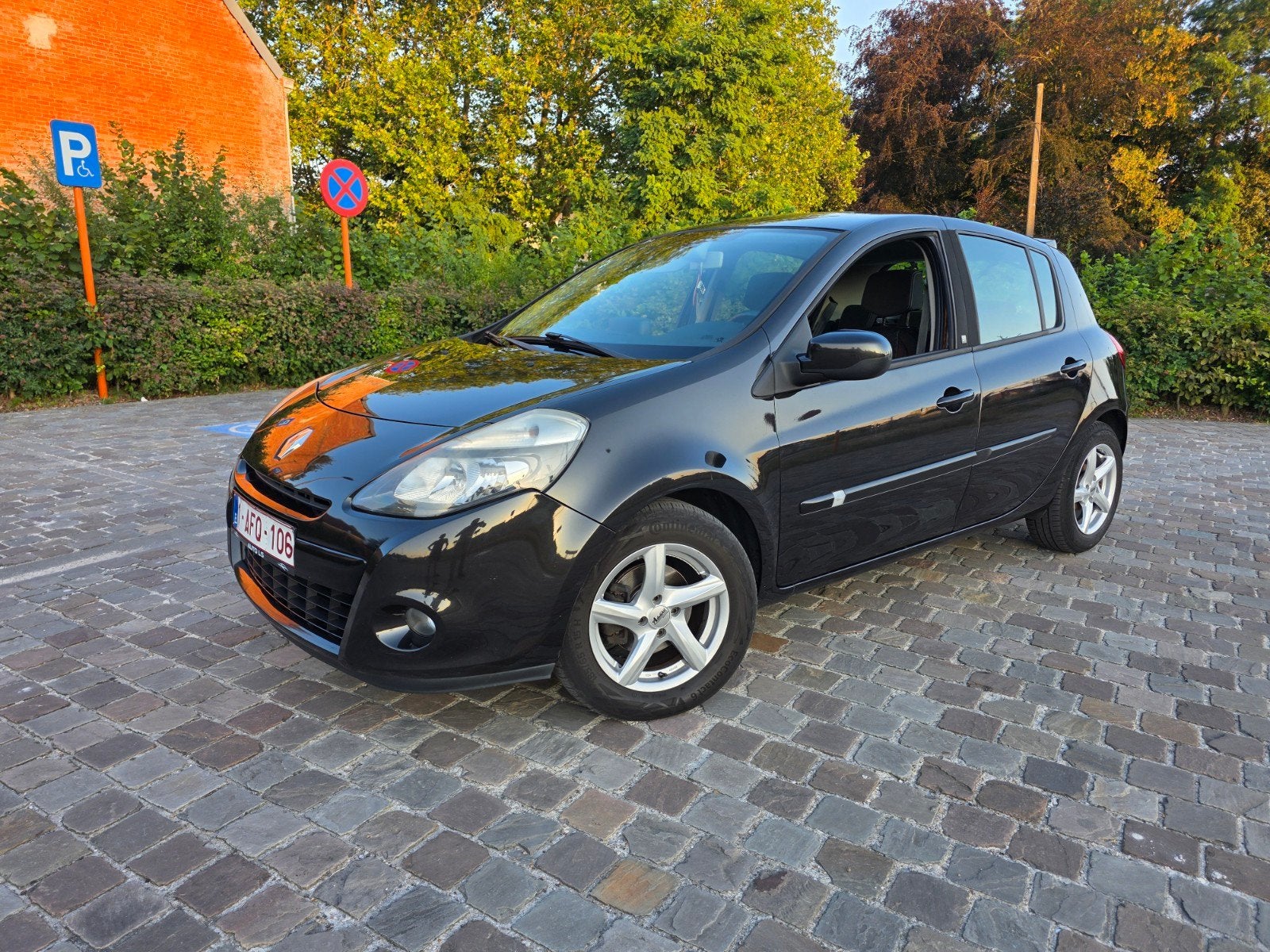 Renault Clio très propre, Autos, Achat, Boîte manuelle, Noir, 5 portes
