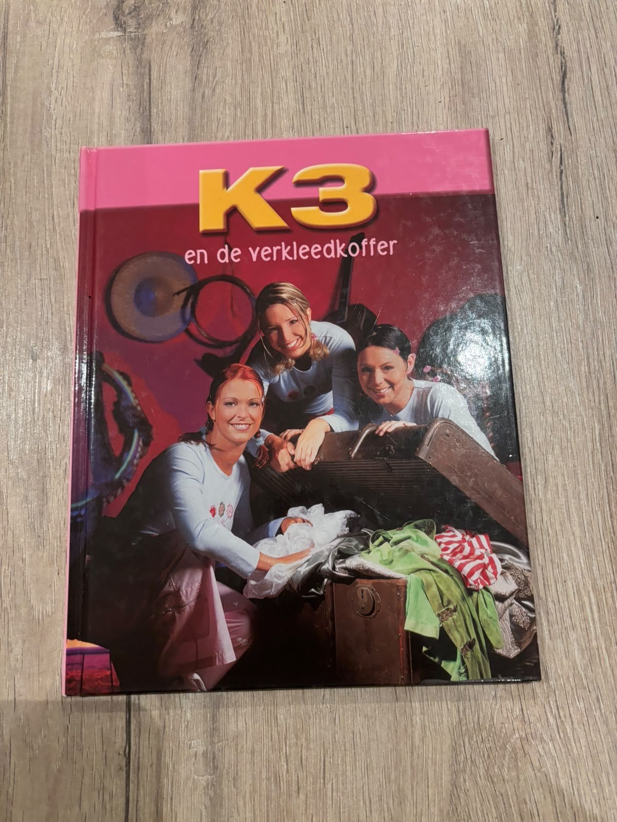 K3 en de verkleedkoffer boek, Ophalen of Verzenden, Zo goed als nieuw