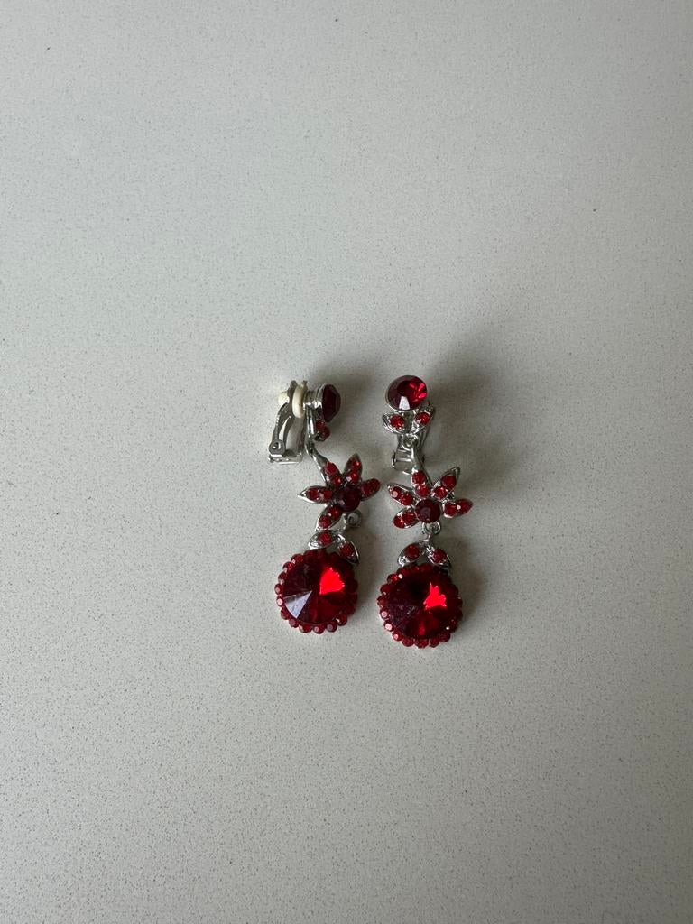 Oorbel knijper, Hangers, Ophalen of Verzenden, Zo goed als nieuw, Rood