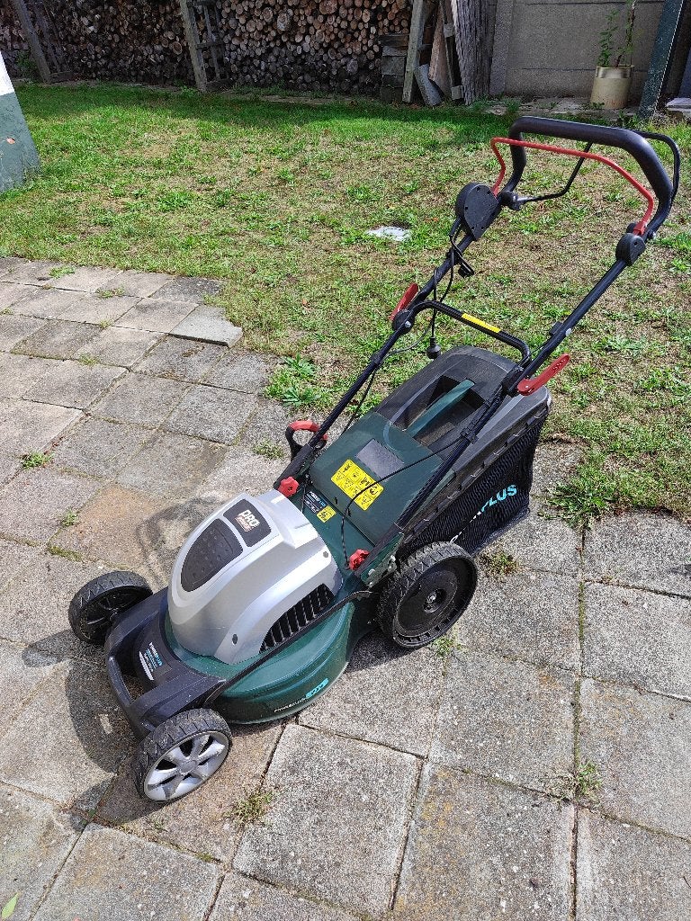 Tondeuse à gazon électrique avec fonction de tranchage, Tondeuse rotative, 40 à 49 cm, Enlèvement, Tondeuses à gazon électriques
