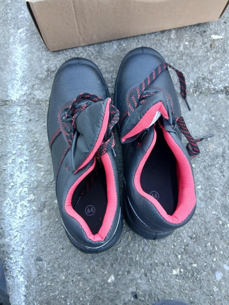 Chaussure sécurité neuve taille 44, Enlèvement, Neuf