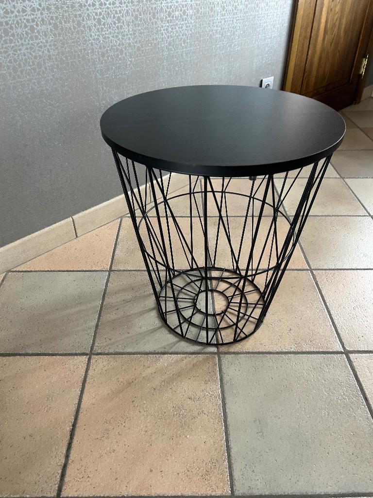 Zwart metalen bijzettafeltje, Huis en Inrichting, Tafels | Bijzettafels, Minder dan 55 cm, Metaal of Aluminium, Rond, Zo goed als nieuw