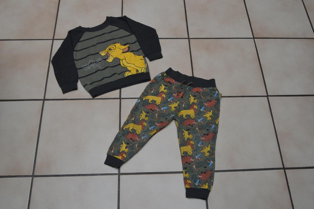 Kaki relaxset „Simba” T98cm of 2/3A Zeer goede staat, Disney, Gebruikt, Ophalen of Verzenden, Setje