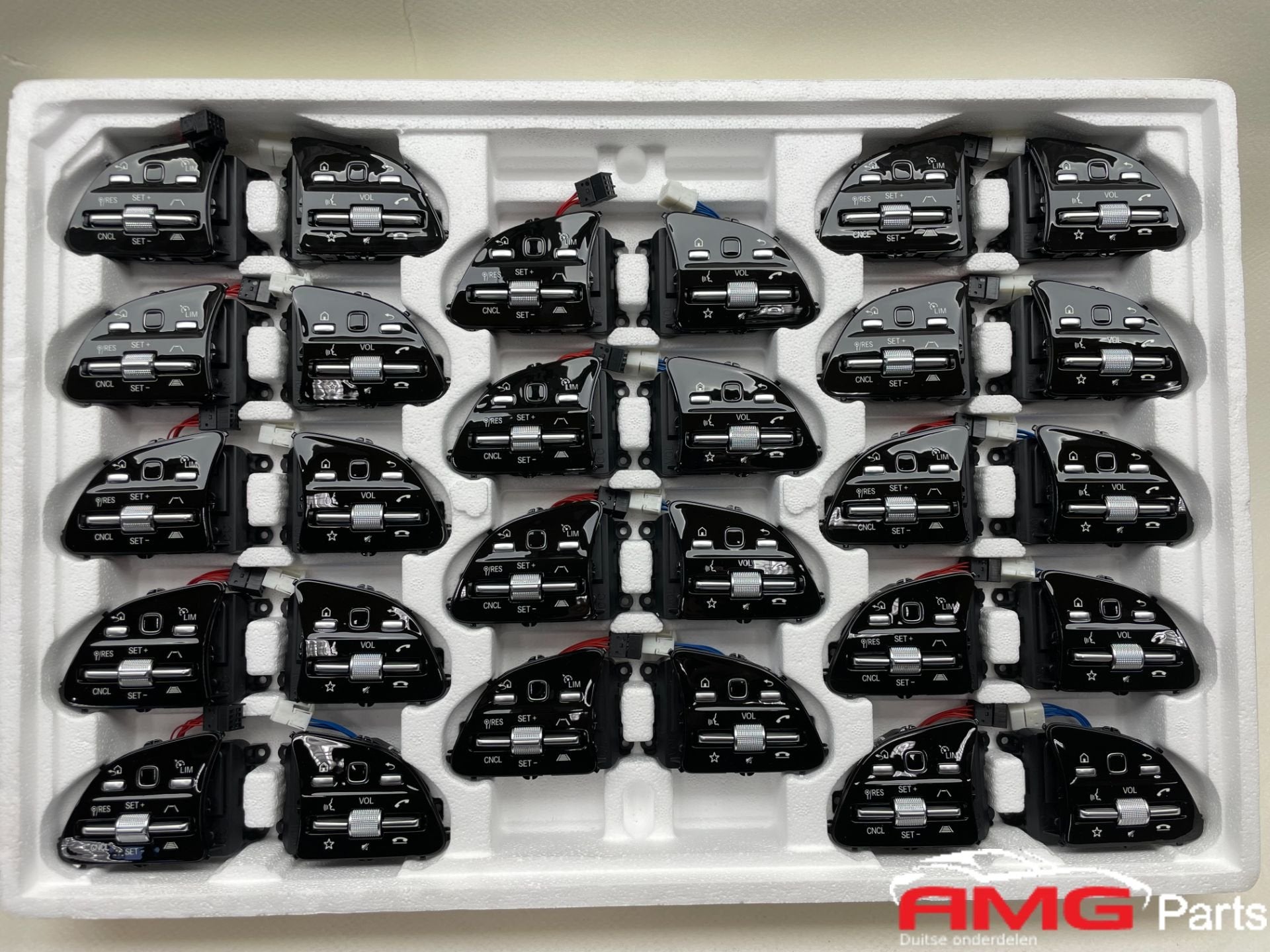 Boutons de volant Mercedes Benz AMG W176 W177 W205 W213 W222, Neuf, Mercedes-Benz AG, Mercedes-Benz, Mercedesstrasse 120
70372  Stuttgart, DE