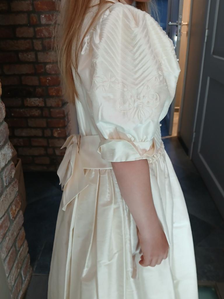 A vendre robe de cérémonie crème environ taille 8 ans., Enlèvement, Comme neuf, Fille, Robe ou Jupe
