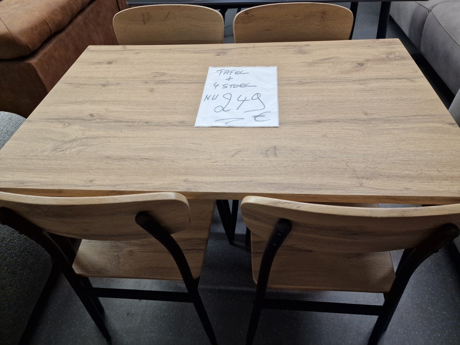 tafel met 4 stoel 249 €, Enlèvement