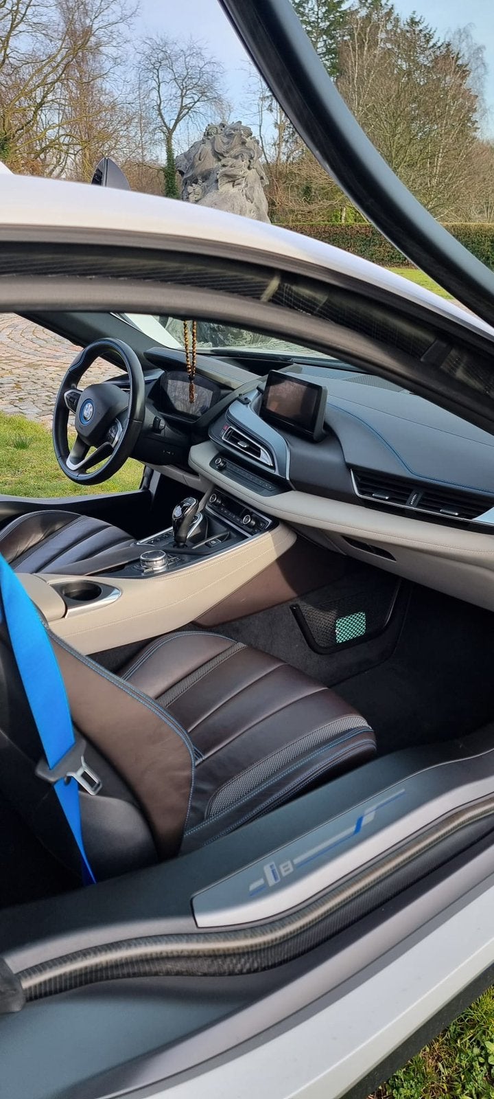BMW I 8 kristal wit met blauwe afwerking, Auto's, Automaat, 4 zetels, Wit, Adaptive Cruise Control