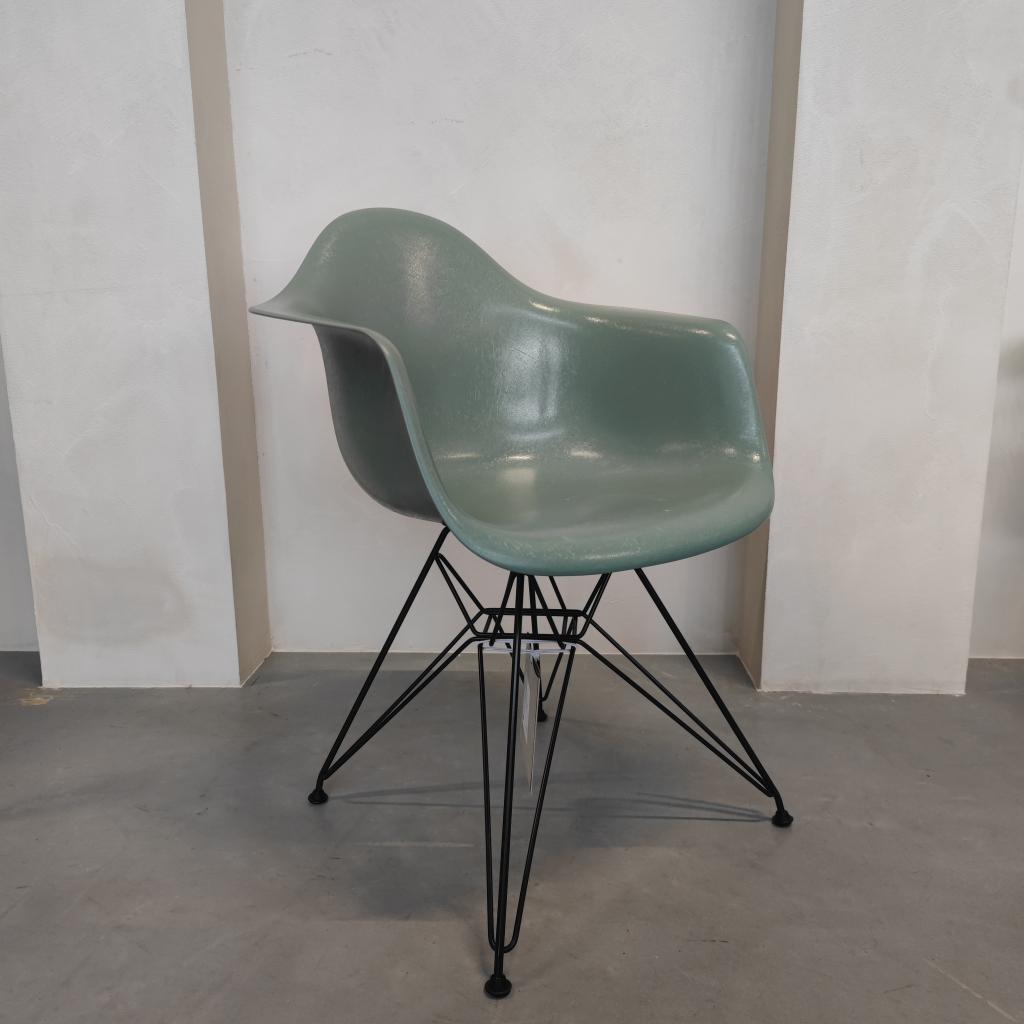 Vitra Eames DAR - Sea Foam Green stoel, Antiquités & Art, Antiquités | Meubles | Chaises & Canapés, Enlèvement ou Envoi