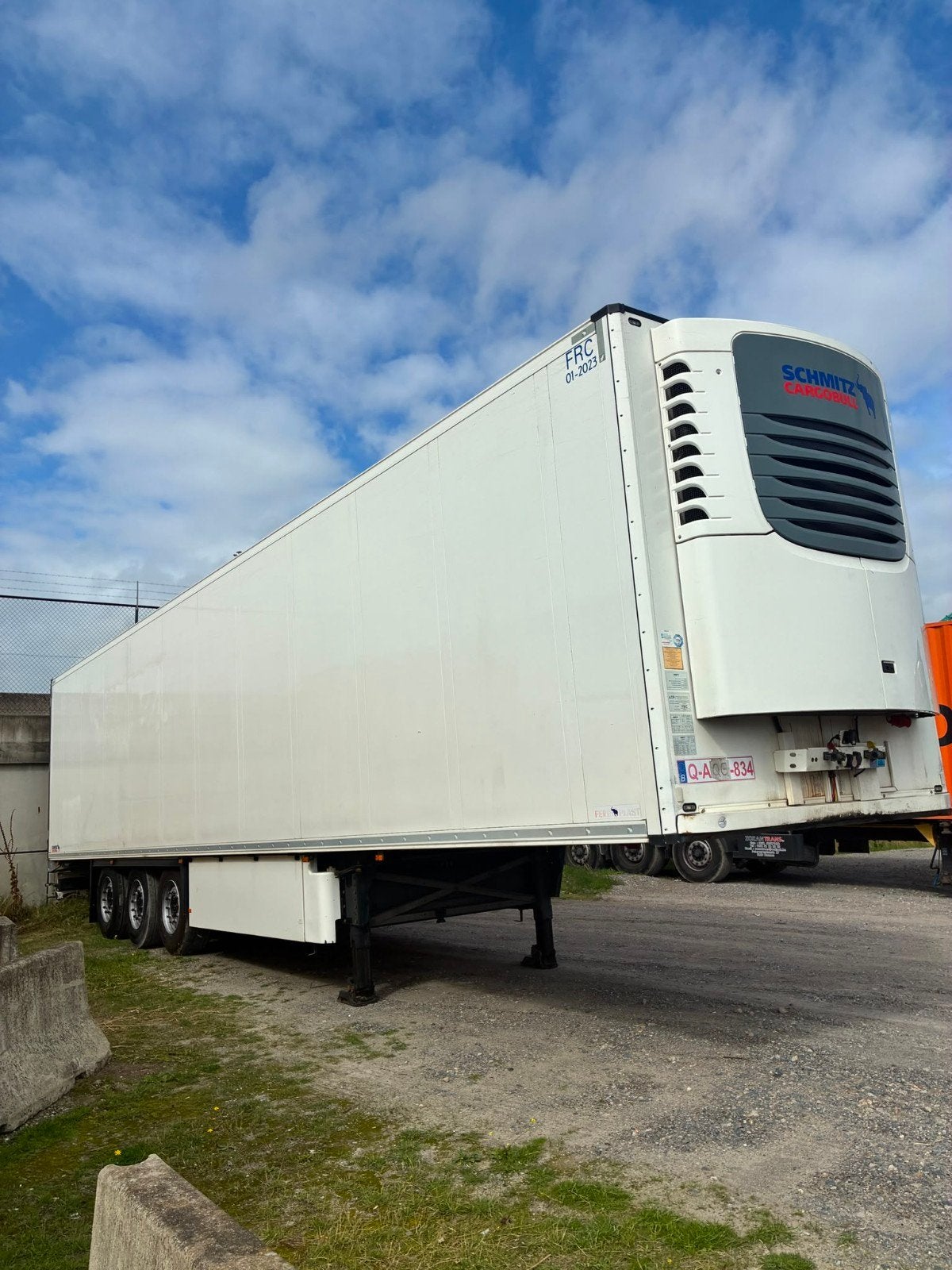 Te huur Cargo bull Schmitz aanhangwagen, Auto's, Diesel, Particulier, Aanhangers en Opleggers, Te koop