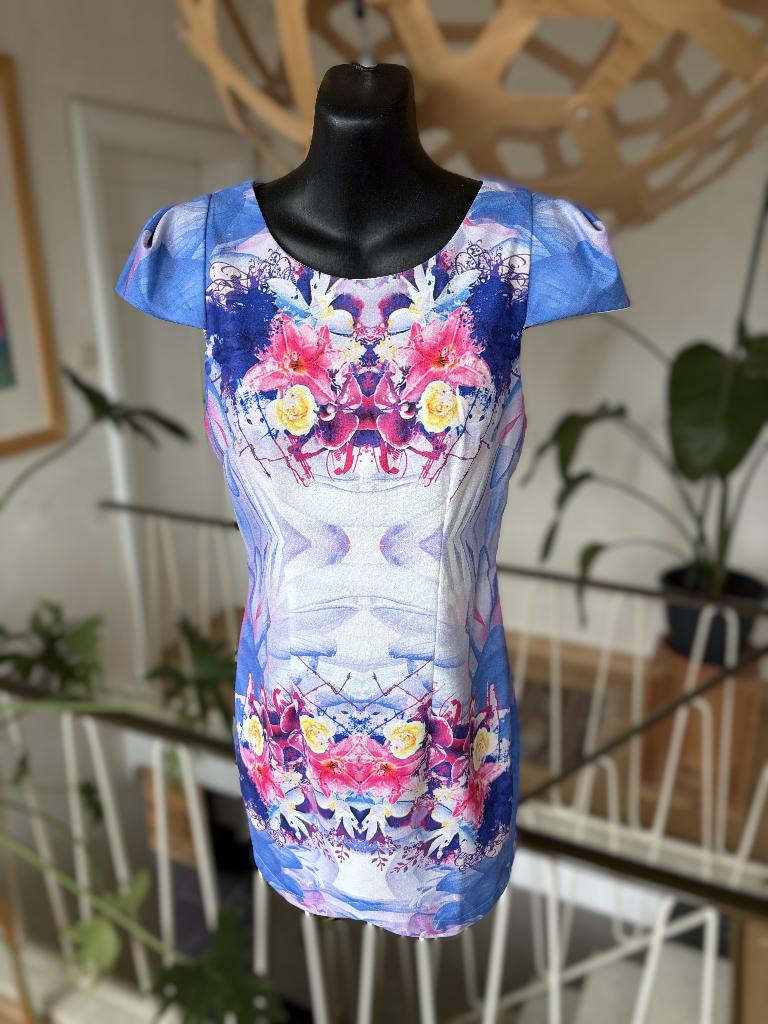 Blossom designer fleurig jurkje, maatje XS/S  nieuwstaat, Kleding | Dames, Jurken, Blossom, Blauw, Ophalen of Verzenden, Zo goed als nieuw