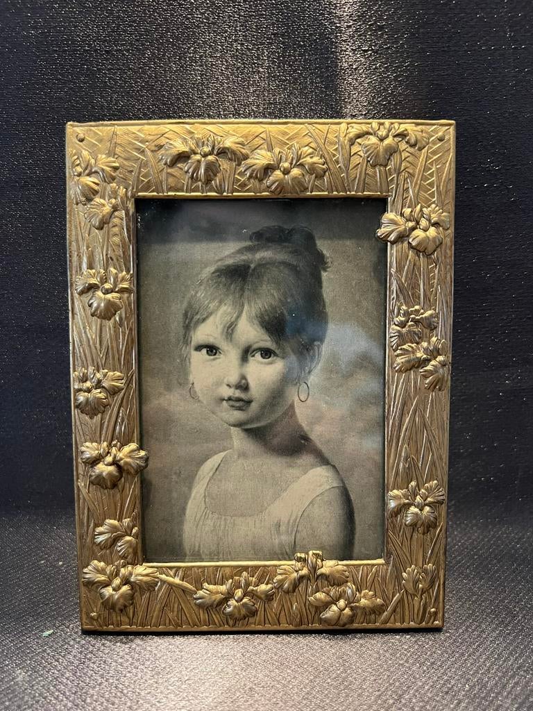 Antieke fotolijst met reliëf bloemen – messing/ art nouveau, Antiek en Kunst, Kunst | Schilderijen | Klassiek, Ophalen of Verzenden