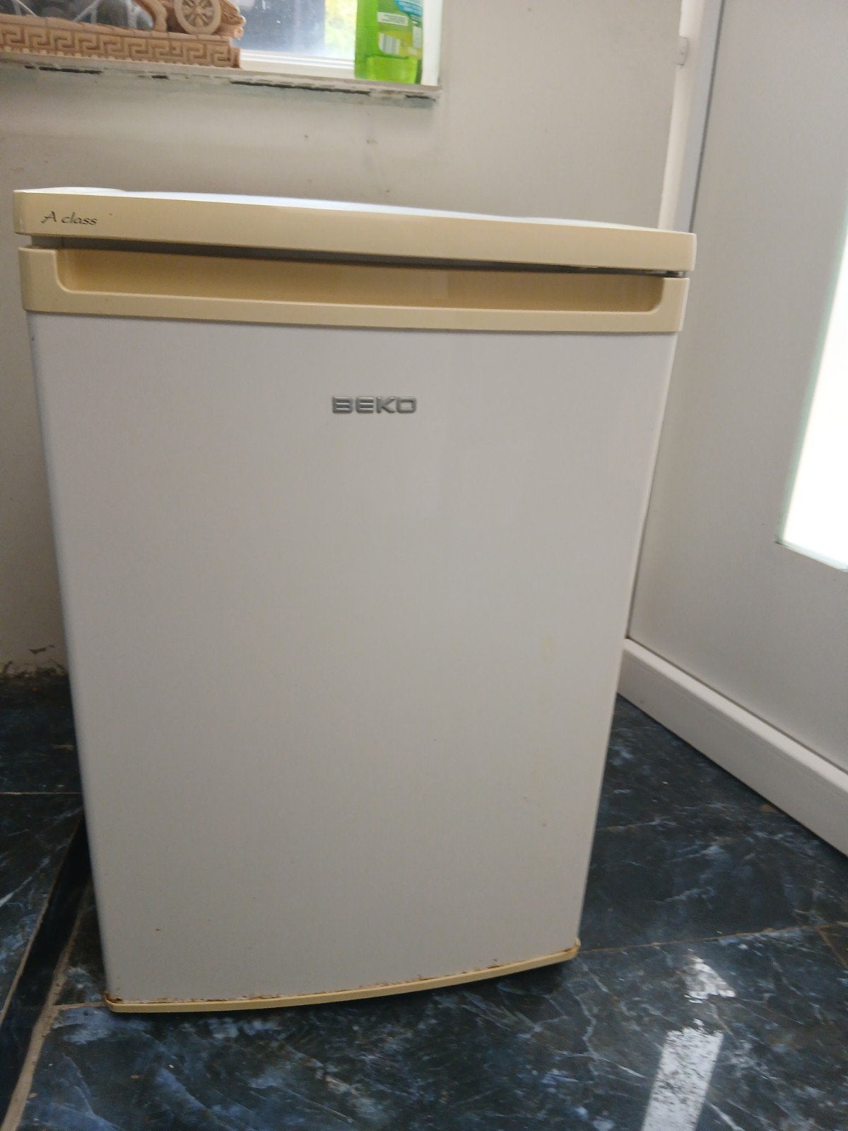 Nette Beko Tafelmodel Koelkast met Vriesvak (85 cm hoog), Elektronische apparatuur, Ophalen, Met vriesvak