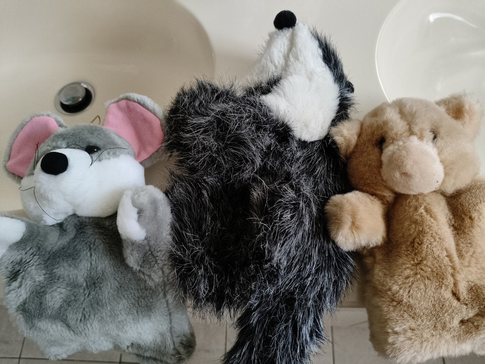 Drie handpoppen muis, beer en das, Ophalen, Beer