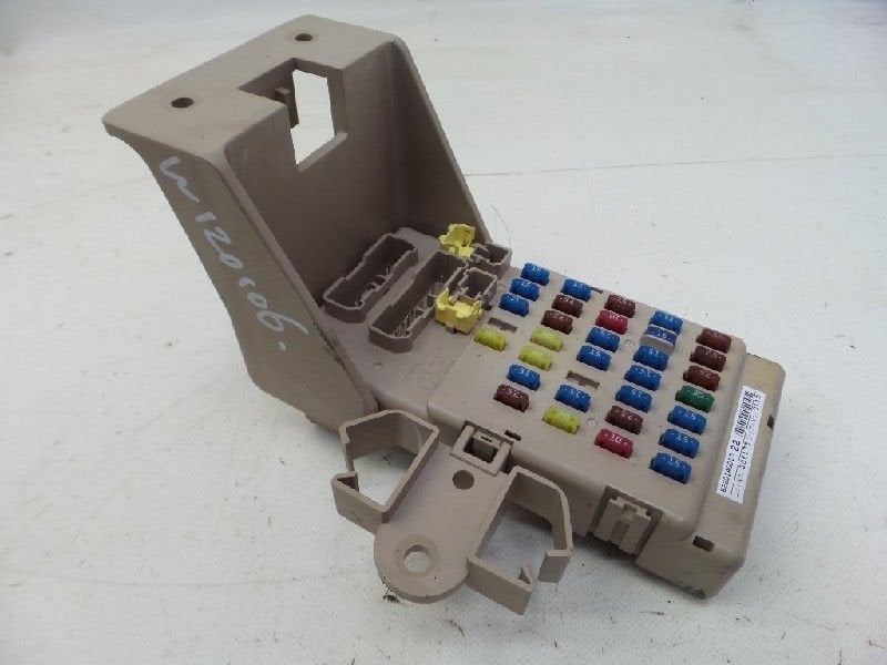 BOITIER FUSIBLES Subaru Legacy (BL) (|82201AG010|), Autos : Pièces & Accessoires, Électronique & Câbles, Subaru, Utilisé