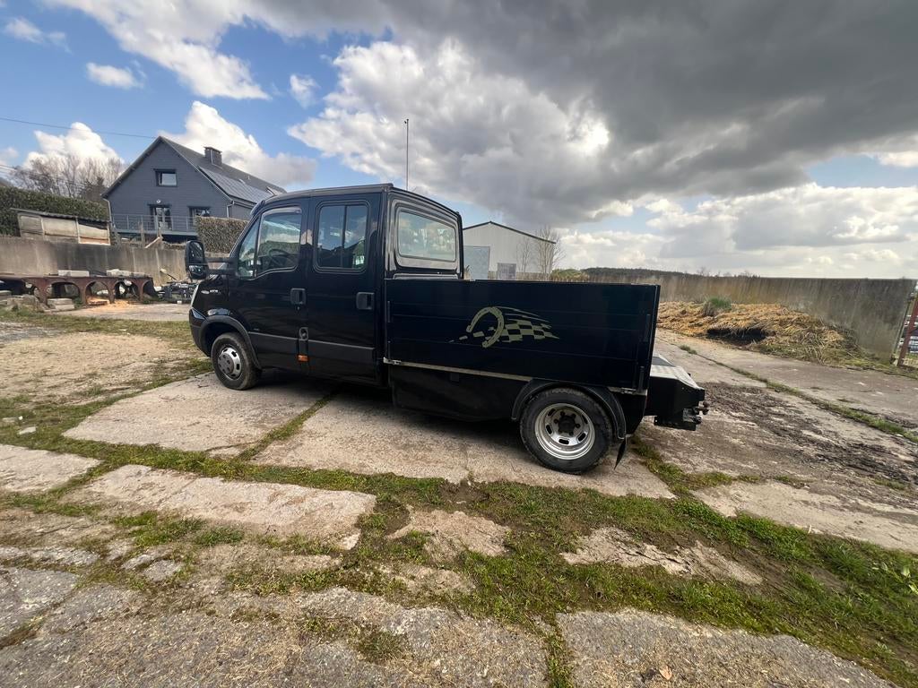 À vendre iveco daily 40C18 D/P B+E noir, Autos, Camionnettes & Utilitaires, Achat, Iveco, Boîte manuelle, Noir