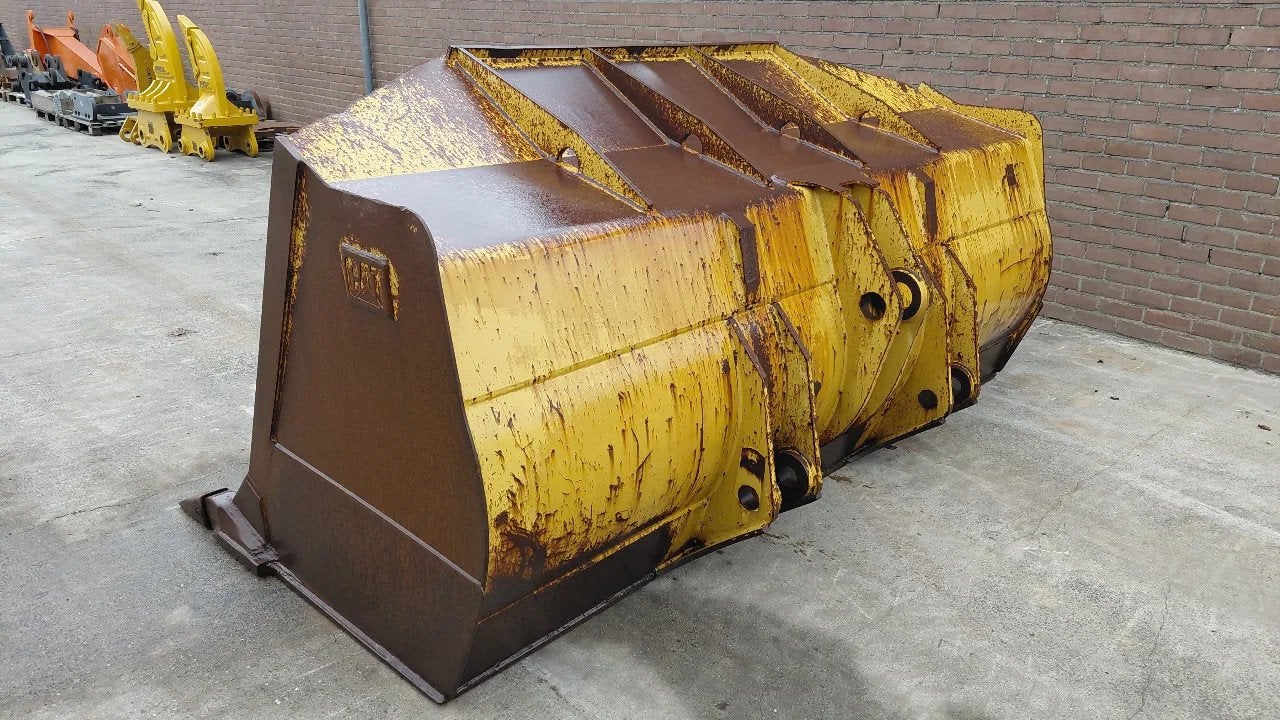 Caterpillar 950 / 962 loader bucket with teeth (bj 2025)