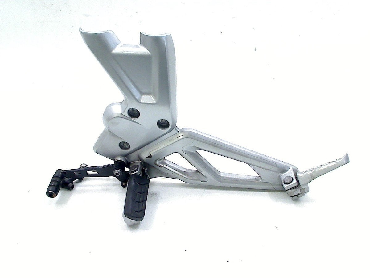 REPOSE PIEDS AVANT GAUCHE BMW G 310 R 2020-2022 (G310R K03), Motos, Dhr. S. di Majo, Utilisé, Info@cama-motorparts.nl, P.J. Troelstraweg 8 8
3144 CX  MAASSLUIS, NL